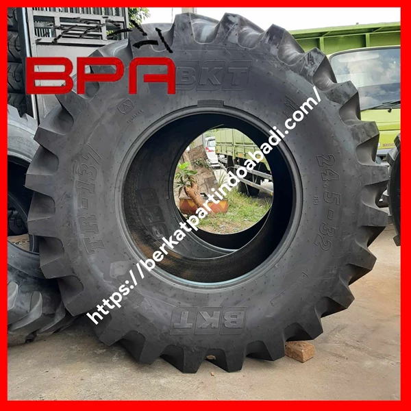Ban Harvester Tractor BKT 24.5 - 32 - 12PR  - TR 137