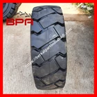 Solid Diamond Forklift Tires 28 x 9 - 15 - ( 8.15 - 15 ) 5