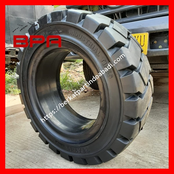 Solid Diamond Forklift Tires 28 x 9 - 15 - ( 8.15 - 15 )